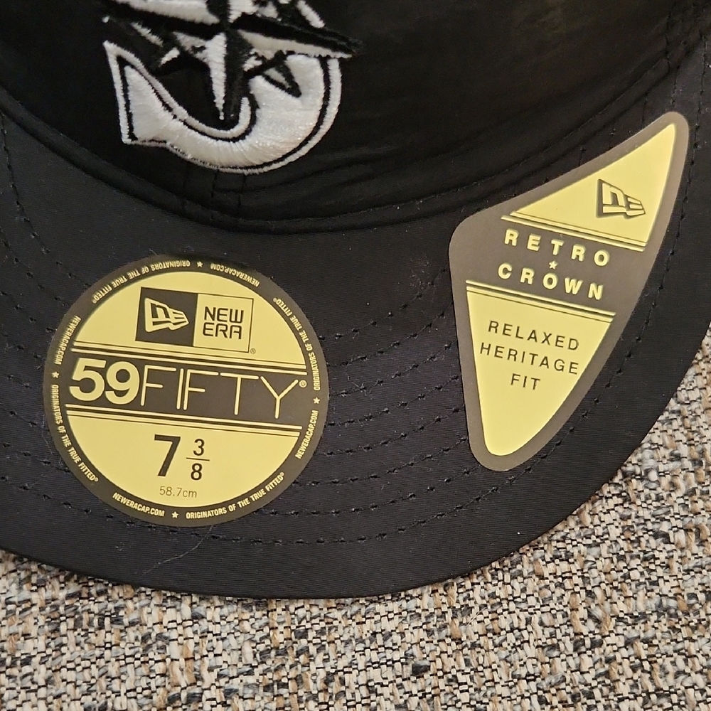 Seattle Mariners New Era 59Fifty Winter Dog Ear Cap with Fur Trim - Picture 5 of 6